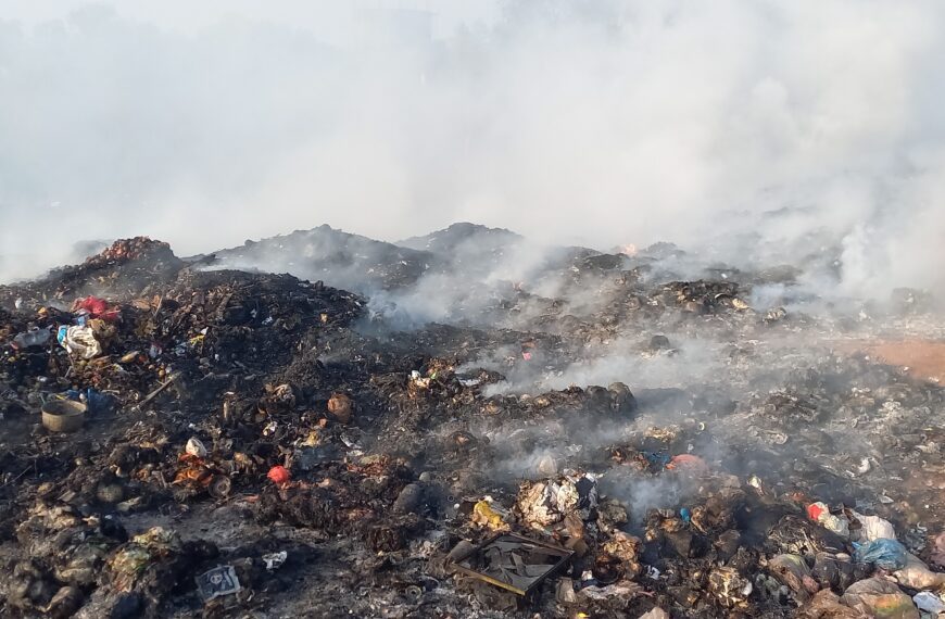 कुडाळात कचरा डेपोला भीषण आग!