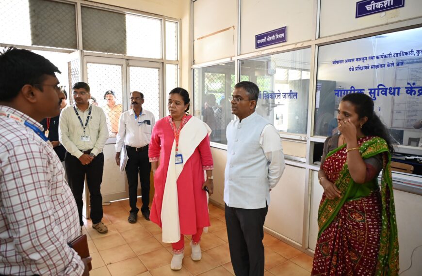 महसूल अप्पर मुख्य सचिव विकास खारगे यांनी कुडाळ दौऱ्यात घेतला प्रांत, तहसीलदार कार्यालयाचा आढावा!
