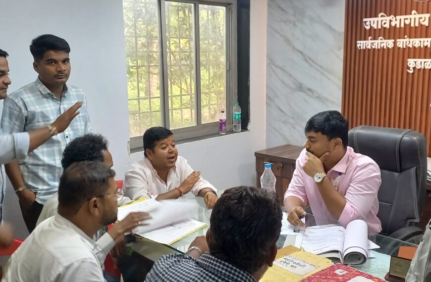 कुडाळ मधील खड्डेप्रश्नी शिंदे शिवसेना आक्रमक; अभिषेक गावडेंच्या नेतृत्वाखाली सा.बां. कार्यालयात ठिय्या!